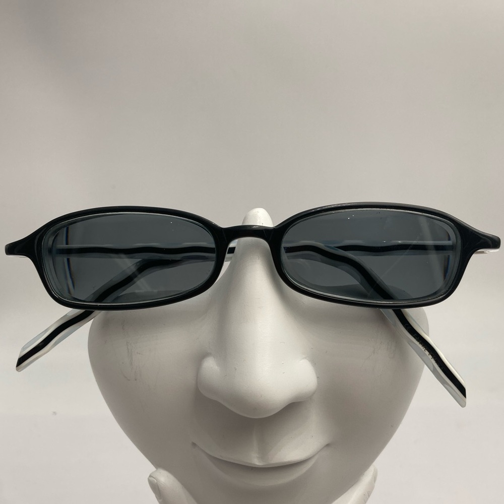 Vintage Cosmopolitan Black/White Oval Sunglasses